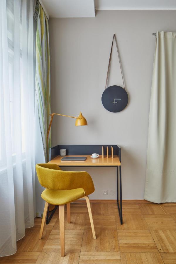 Prague Days - Modern Apt W Retro Elements - New Town Exterior photo